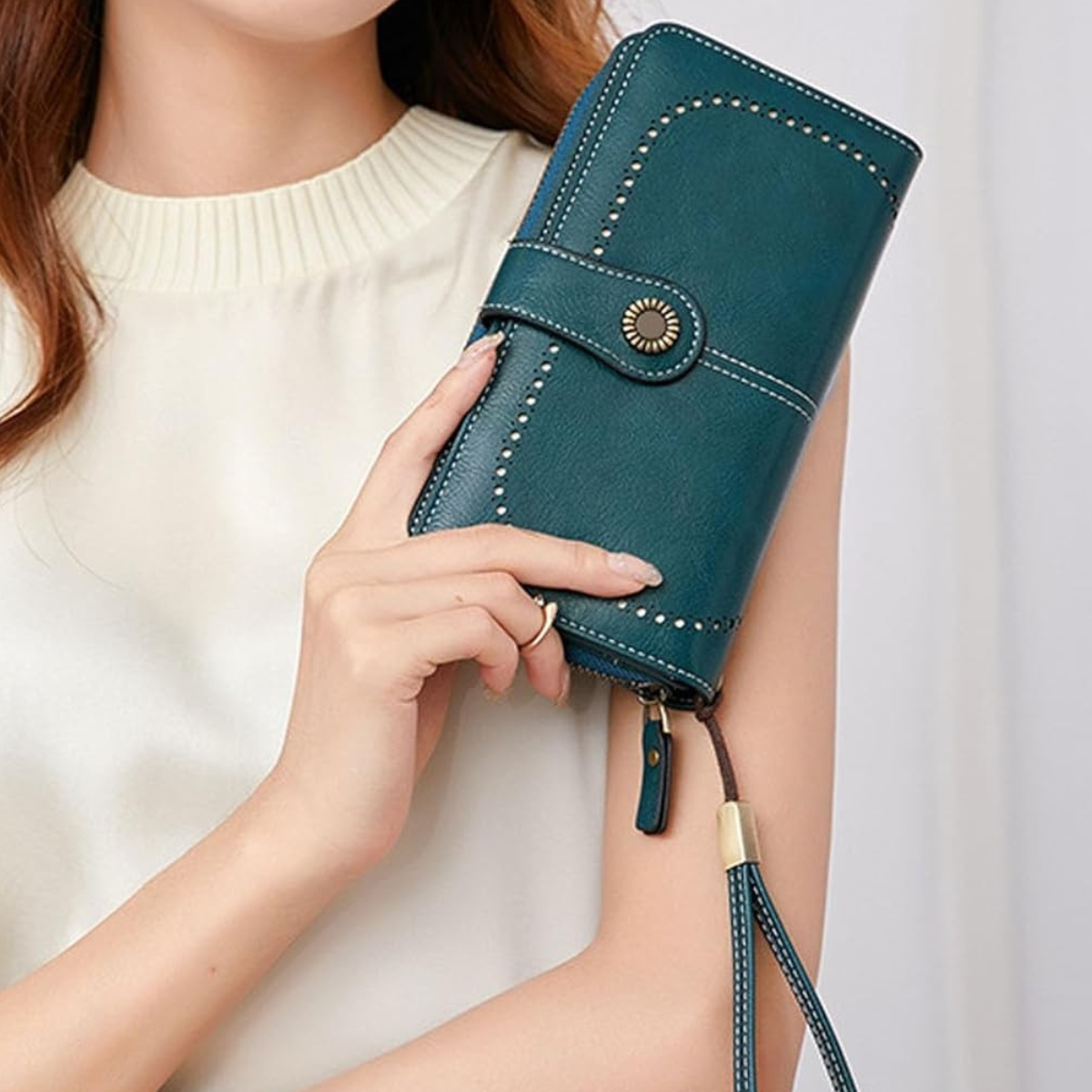 Aureden™ – Compact RFID Wallet with 24-Card Storage (50% Off)