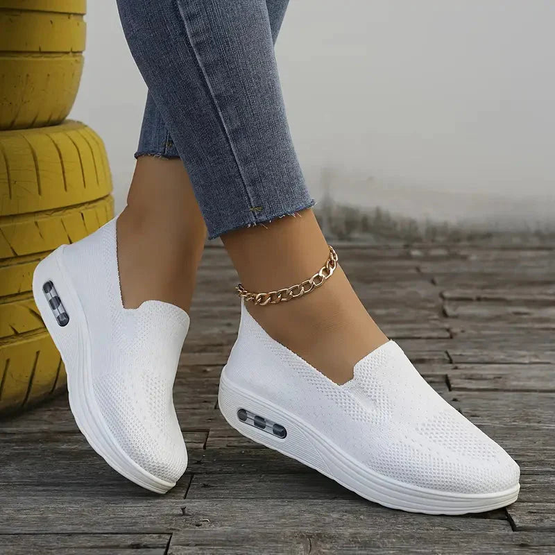 Velmira™ – Slip-On Sneakers with Arch Support (60% Off)