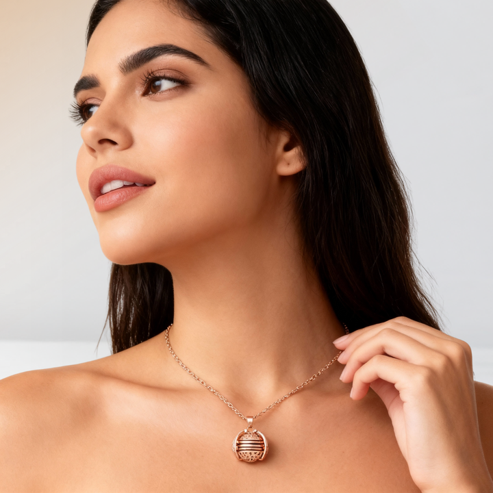 Lunelle - Foldable Photo Pendant Necklace