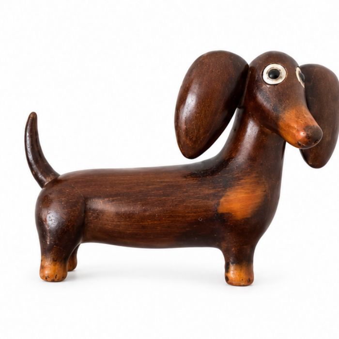 Oakhollow – Carved Dachshund Sculpture