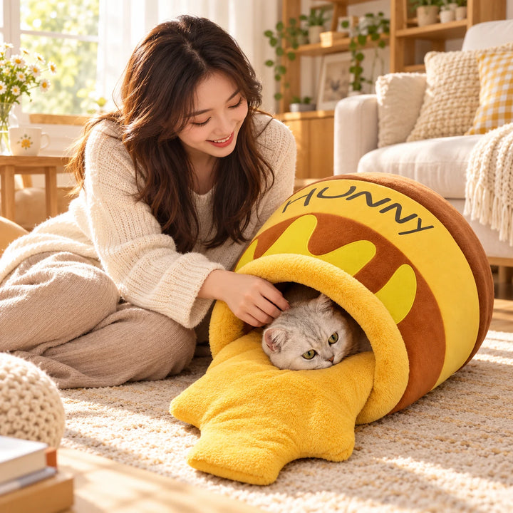 HoneyHaven – Honey Pot-Shaped Enclosed Pet Bed