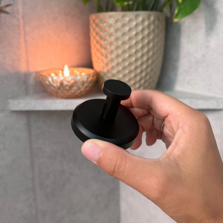 Overa - 2 Luxurious Twist-Lock Suction Hooks