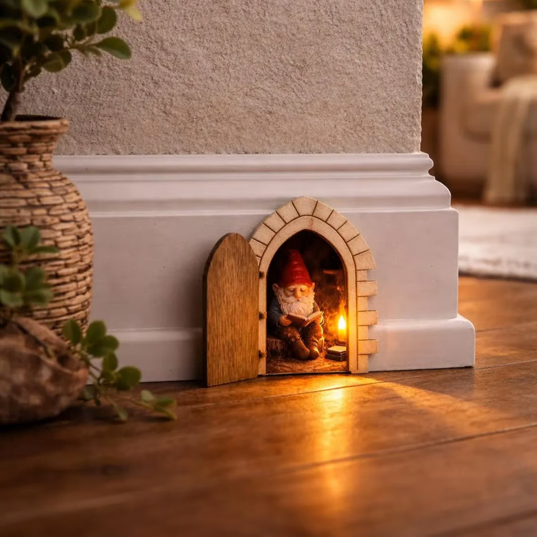 Hearthhollow – Illuminated Hidden Gnome Scene Miniature Door