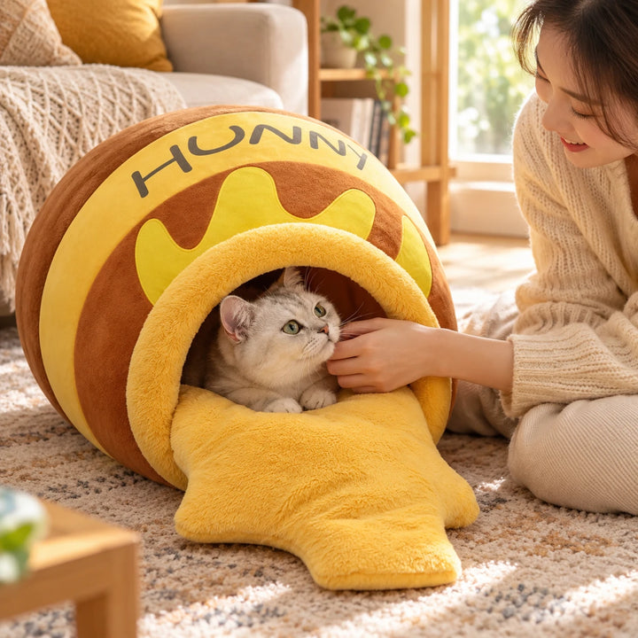 HoneyHaven – Honey Pot-Shaped Enclosed Pet Bed
