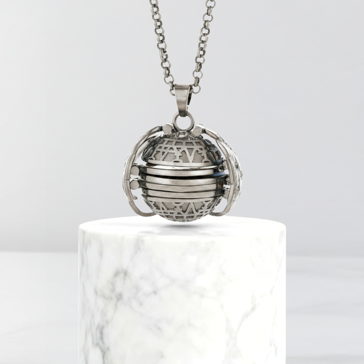 Lunelle - Foldable Photo Pendant Necklace