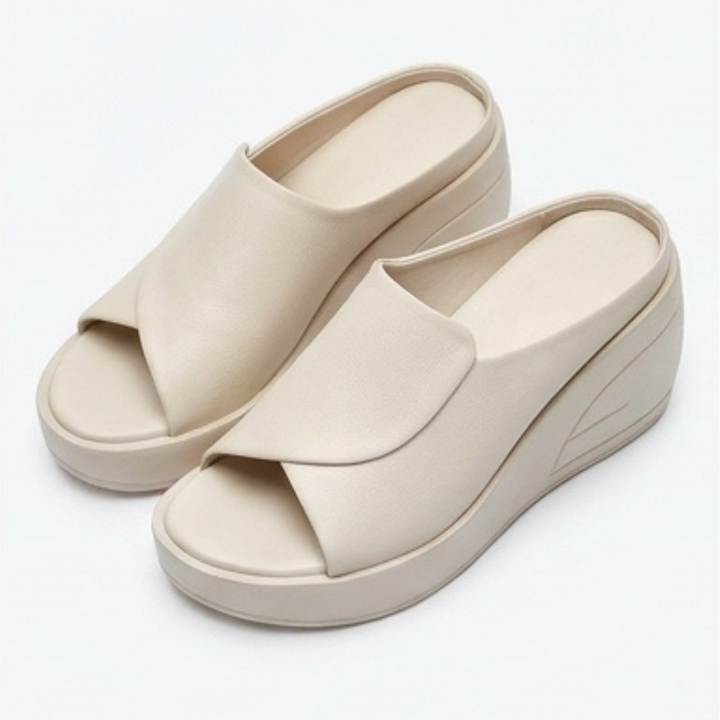 Luneva – Cushioned Wedge Sandals for Wide Feet