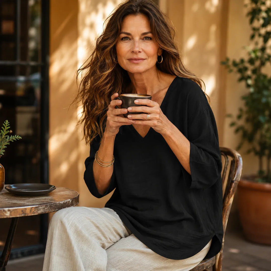 Sereva – Women's Relaxed V-Neck Blouse with Three-Quarter Sleeves and Curved Hem