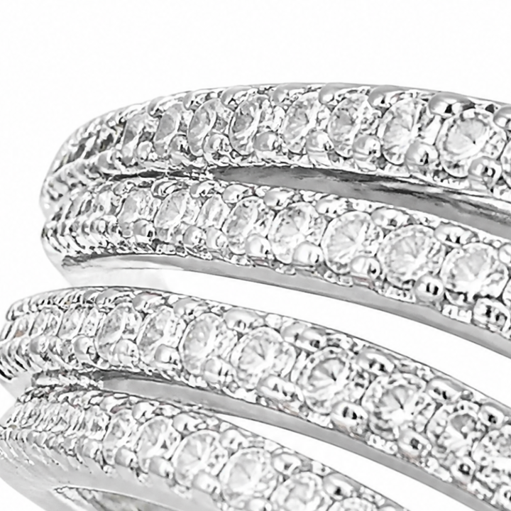 Overa – Crossover Ring That Adjusts To Fit Any Finger