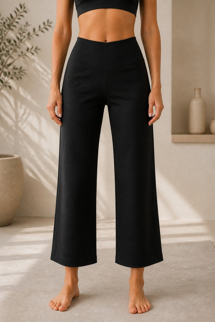 Curveluxe – Rear-Seam Straight-Leg Cropped Pants