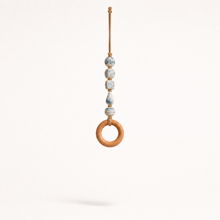 Ringholt – Wood-Look Ring Bead-Accent Towel Holder