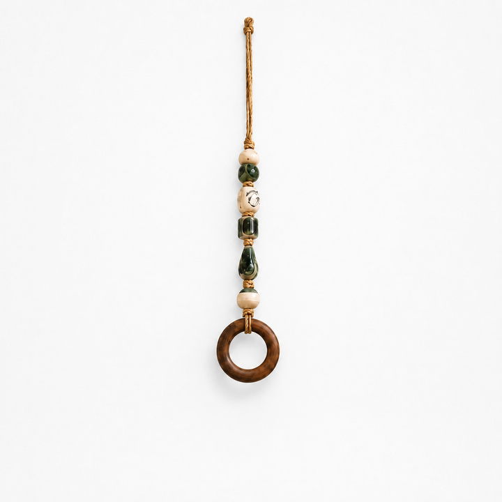 Ringholt – Wood-Look Ring Bead-Accent Towel Holder
