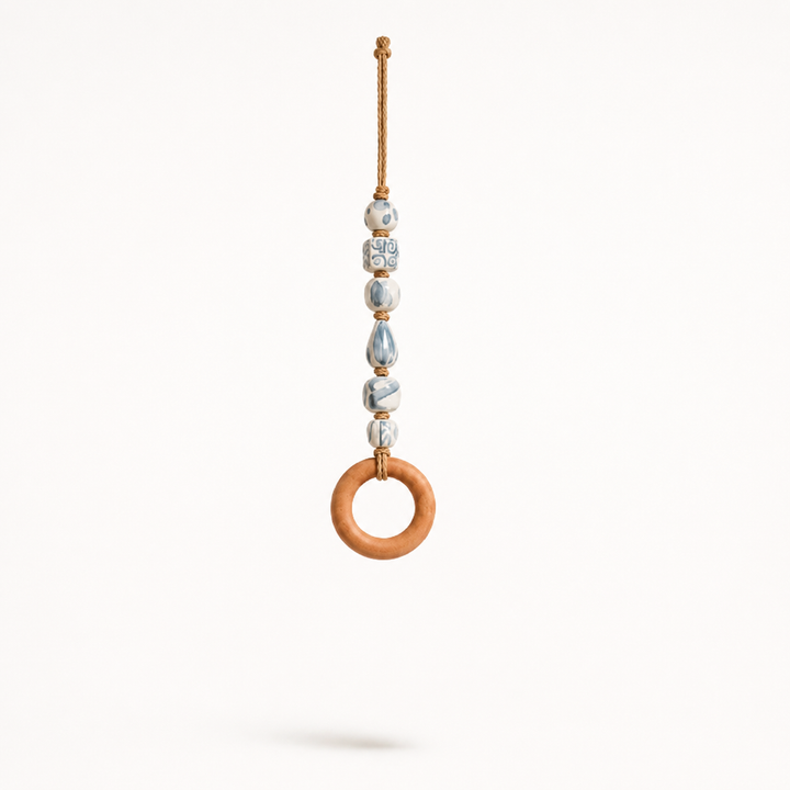 Ringholt – Wood-Look Ring Bead-Accent Towel Holder