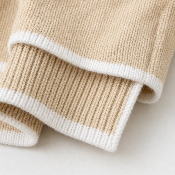 Vellora – Contrast Trim V-Neck Knit Top