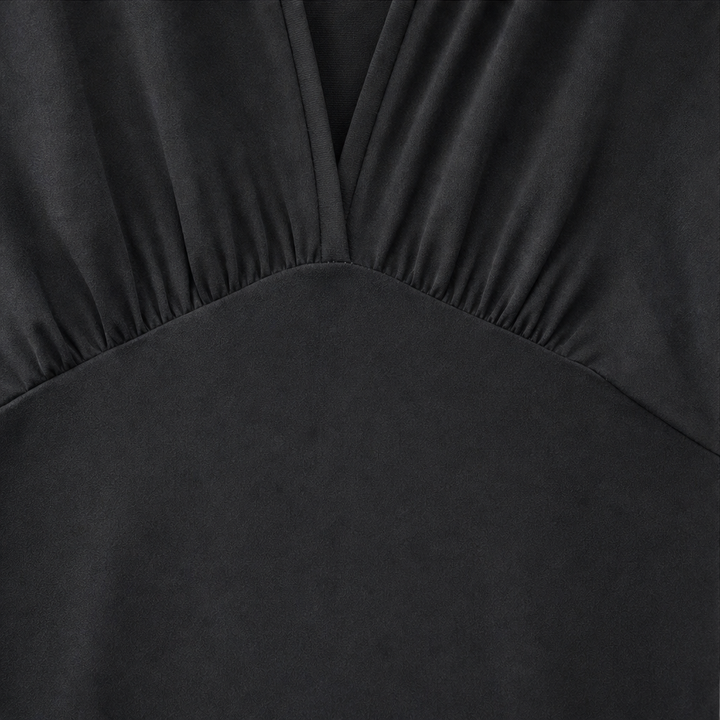 Mesh Muse – V-Neck Slim-Fit Mesh Top