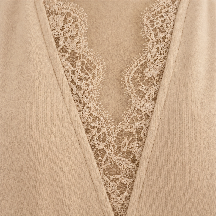 Overa – Lace-Detail Feminine Blouse