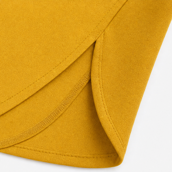 Elara Curve – Curved-Hem Stretch Button-Front Shirt