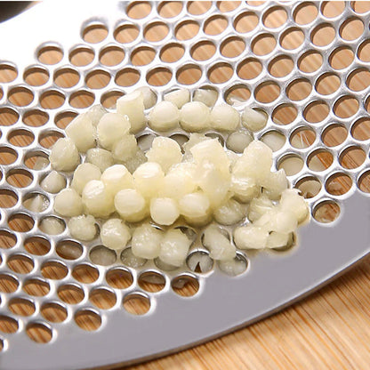 Culinara™ - LX Pro Easy-Squeeze Garlic Press (40% Off)