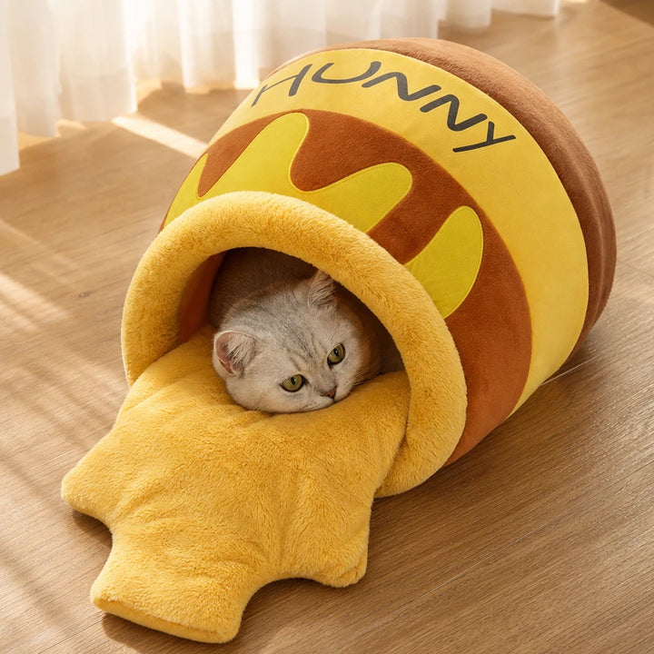 HoneyHaven – Honey Pot-Shaped Enclosed Pet Bed