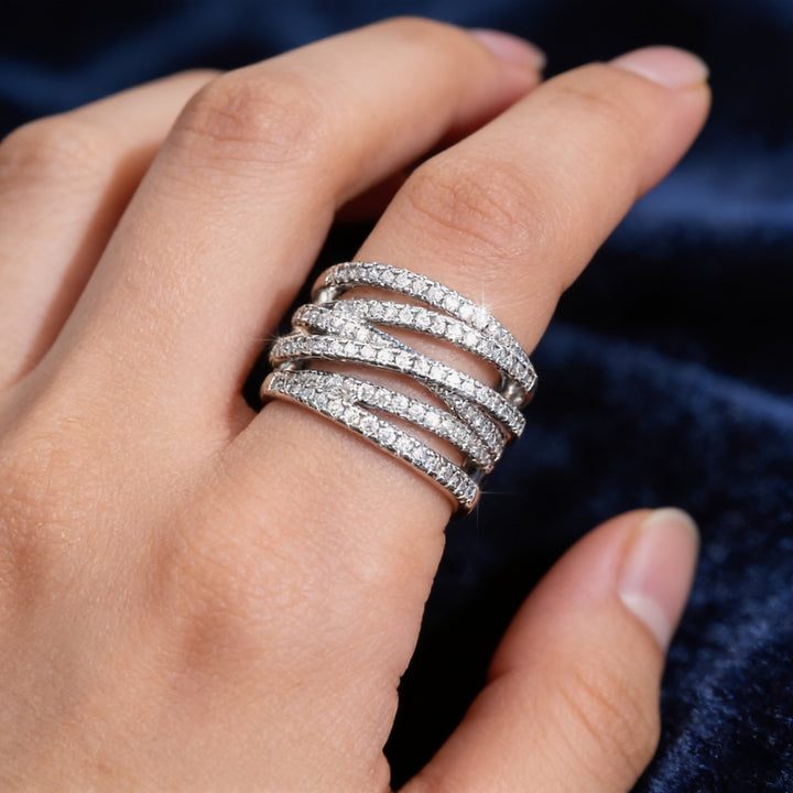 Overa – Crossover Ring That Adjusts To Fit Any Finger