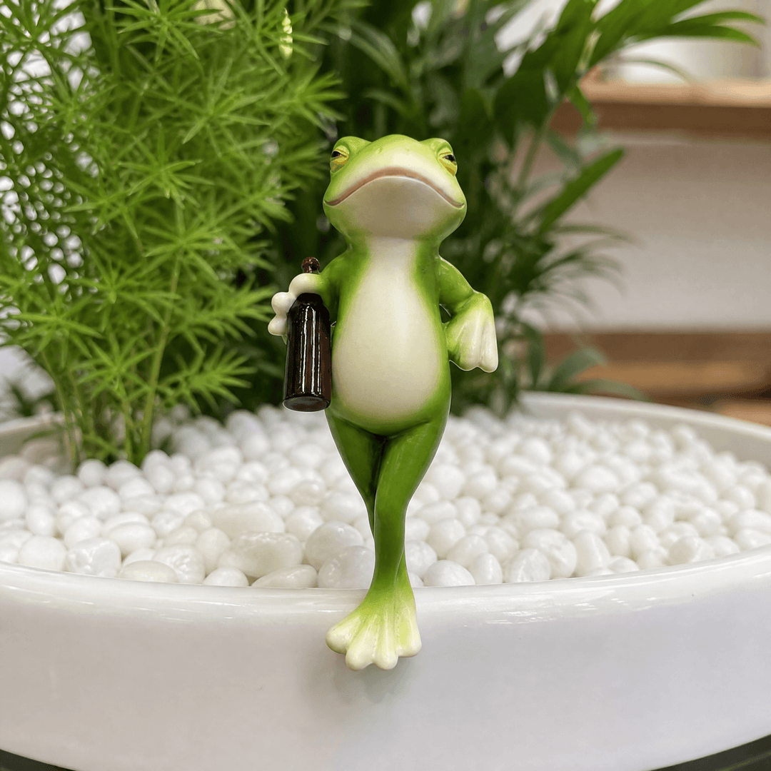 Hopwell – Wine-Sipping Frog Planter Ornament Beer Frog