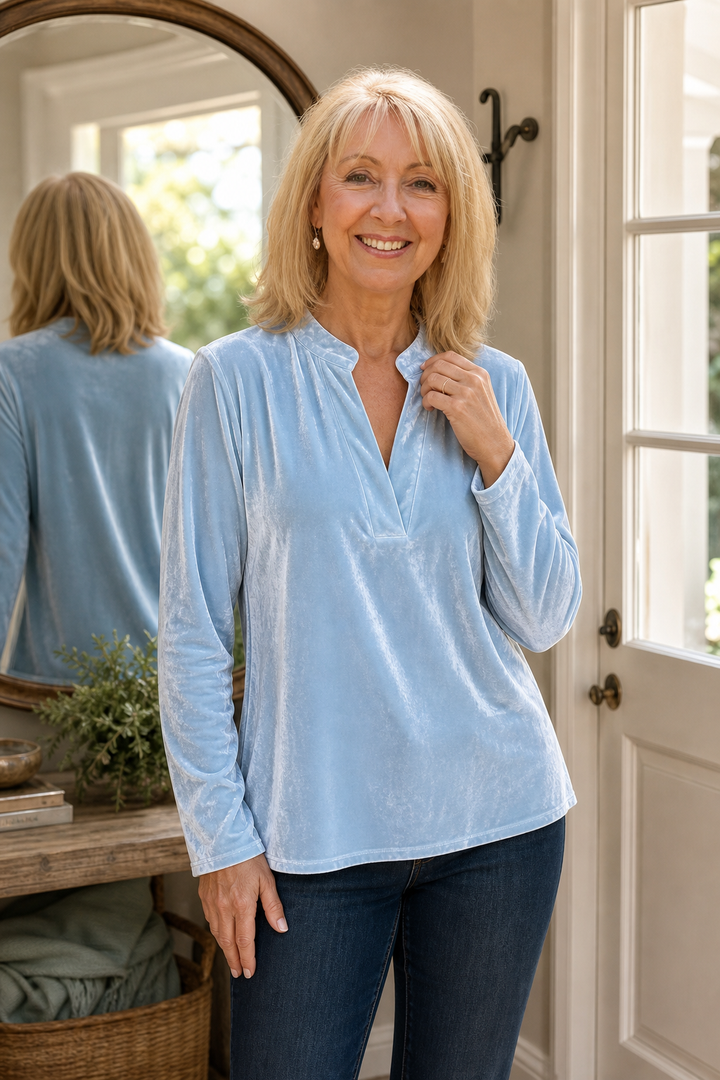 Velvael – V-Neck Velvet Like Blouse
