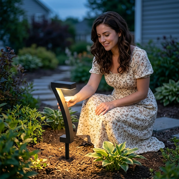 Glowfern – Sculptural Solar Pathway Lights (Set of 4)