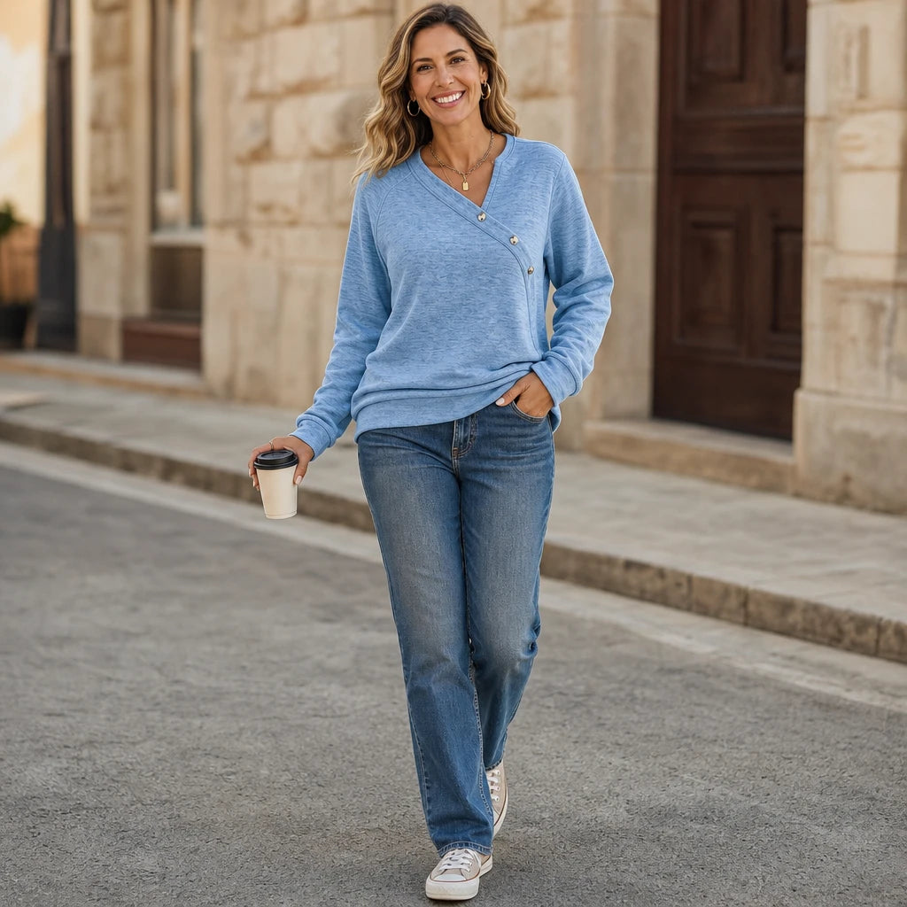 Everlane – Diagonal Button V-Neck Sweatshirt