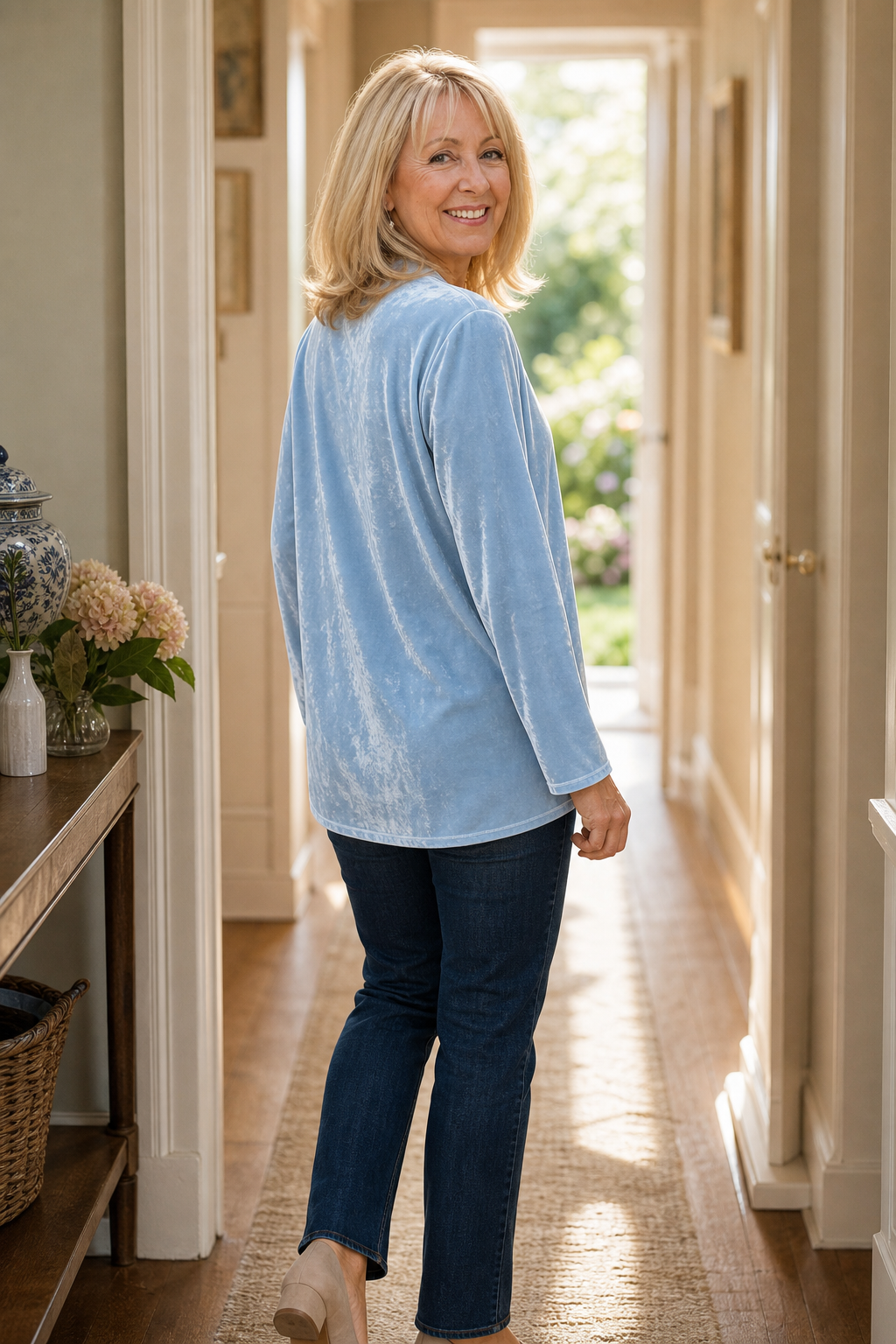 Velvael – V-Neck Velvet Like Blouse