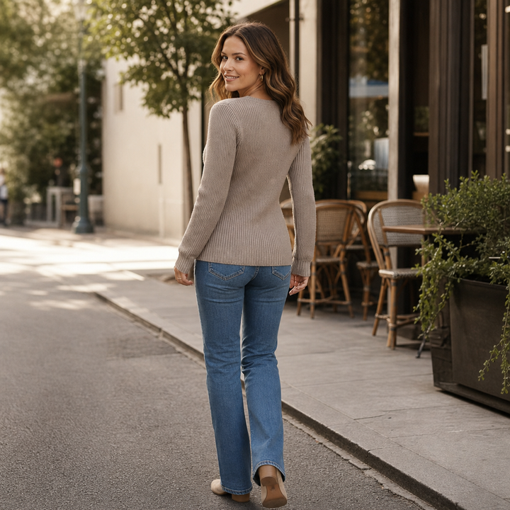 Vela Twist – Front-Twist Ribbed Knit Top