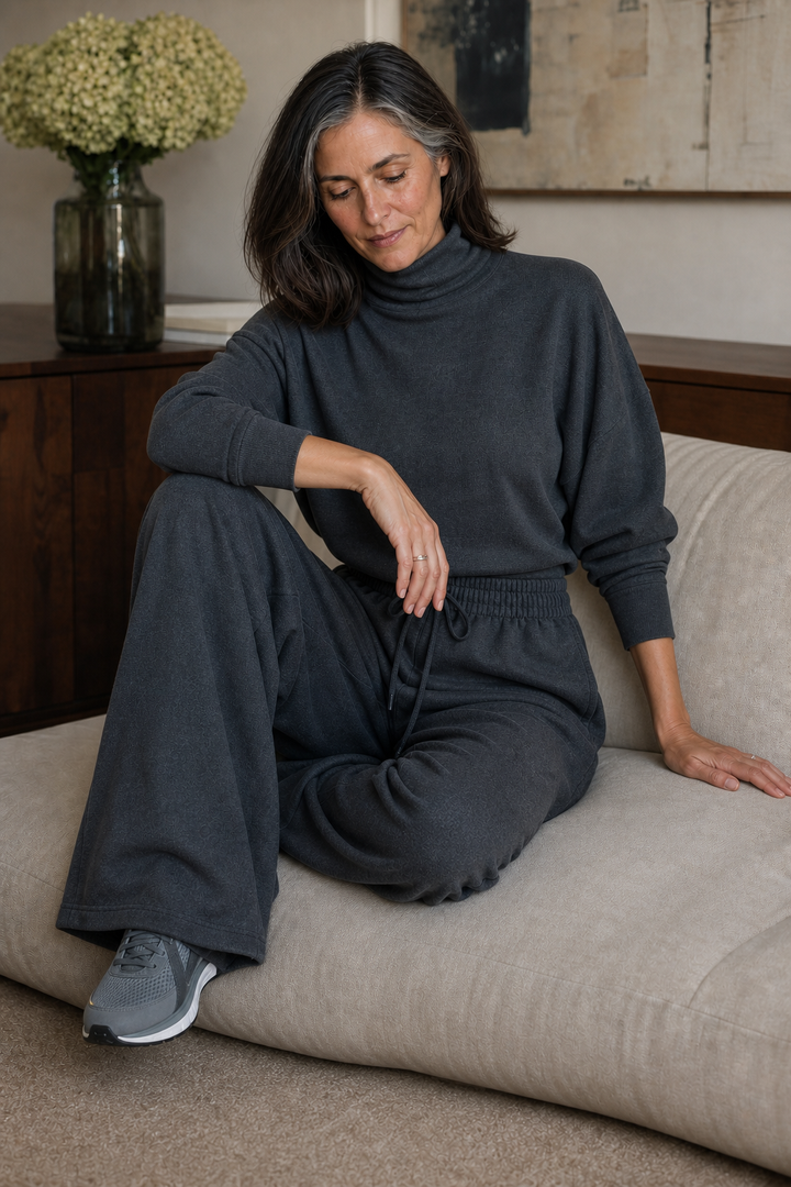 Wearbella – Turtleneck Top And Wide-Leg Pants Set