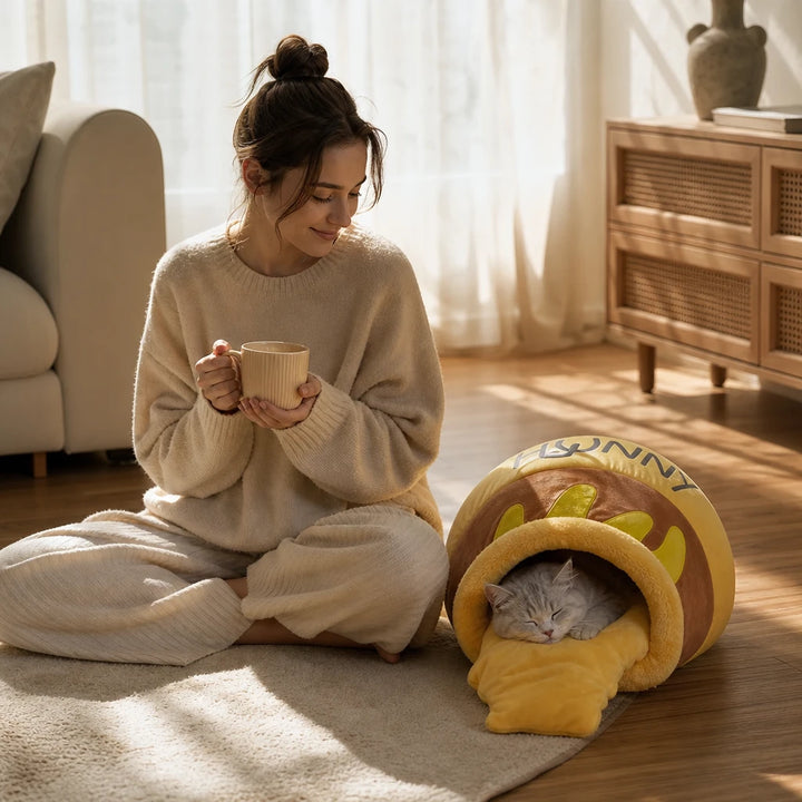 HoneyHaven – Honey Pot-Shaped Enclosed Pet Bed