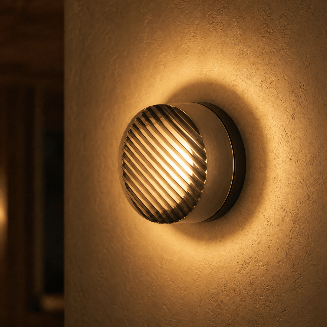 Lumara – Sculpted Dimmable Wall Sconce Gray black / Ripple