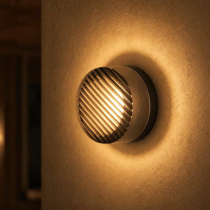 Lumara – Sculpted Dimmable Wall Sconce Gray black / Ripple