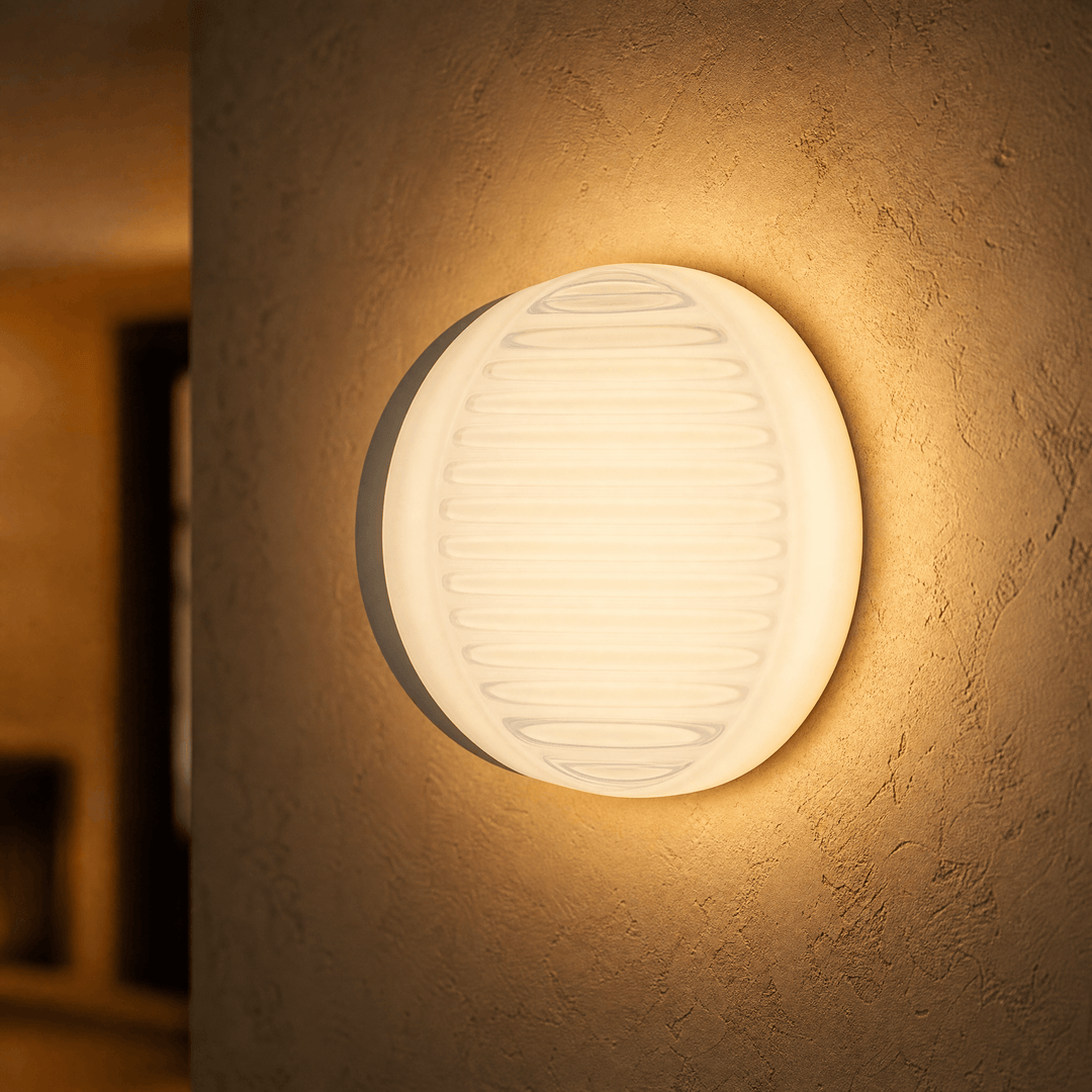 Lumara – Sculpted Dimmable Wall Sconce White silver / Ripple