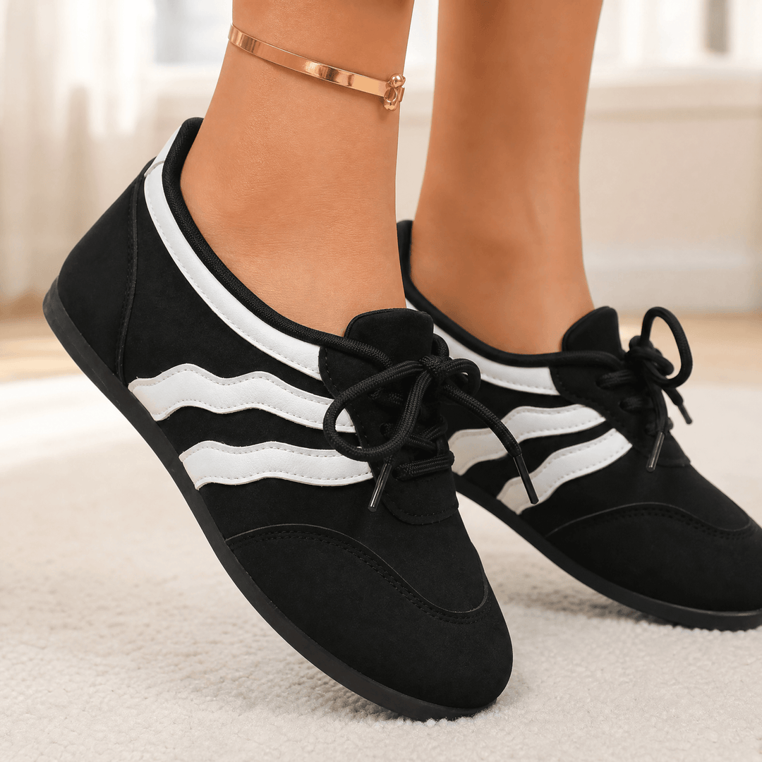 Lunelle – Retro Slip-On Sneakers Black / 4