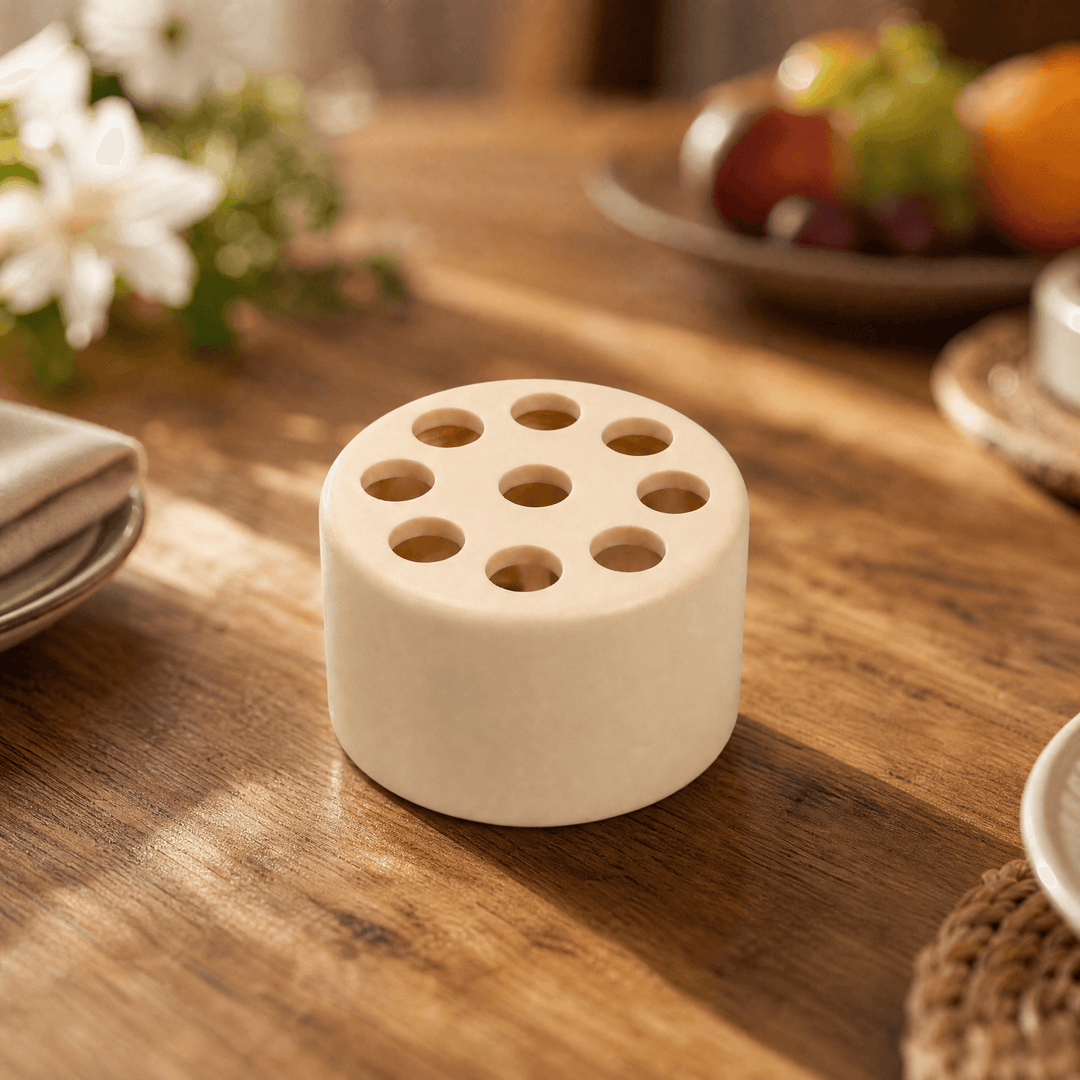 Mayfield – Perfectly Organized Flower Arranger Beige / Small (9 holes)