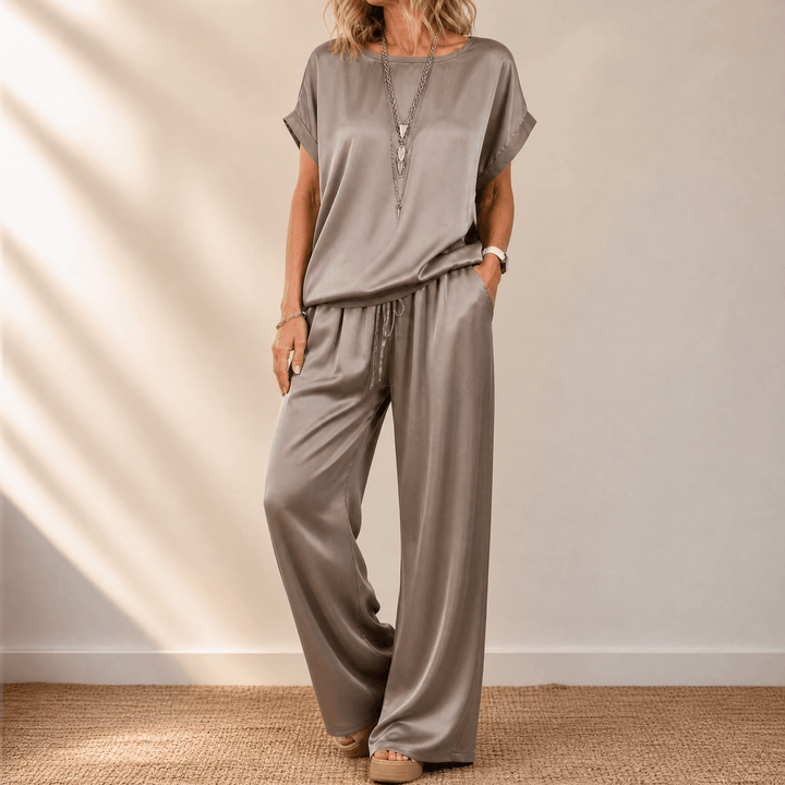Nadine – Women's Two-Piece Set with Wide-Leg Trousers Warm Taupe / XS