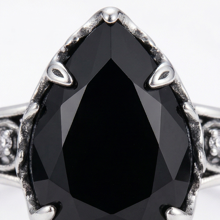 Noireva™ – Vintage Filigree Vine Ring