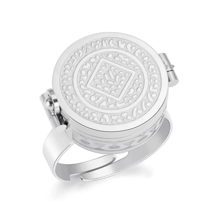 Perlina – Wearable lip balm ring