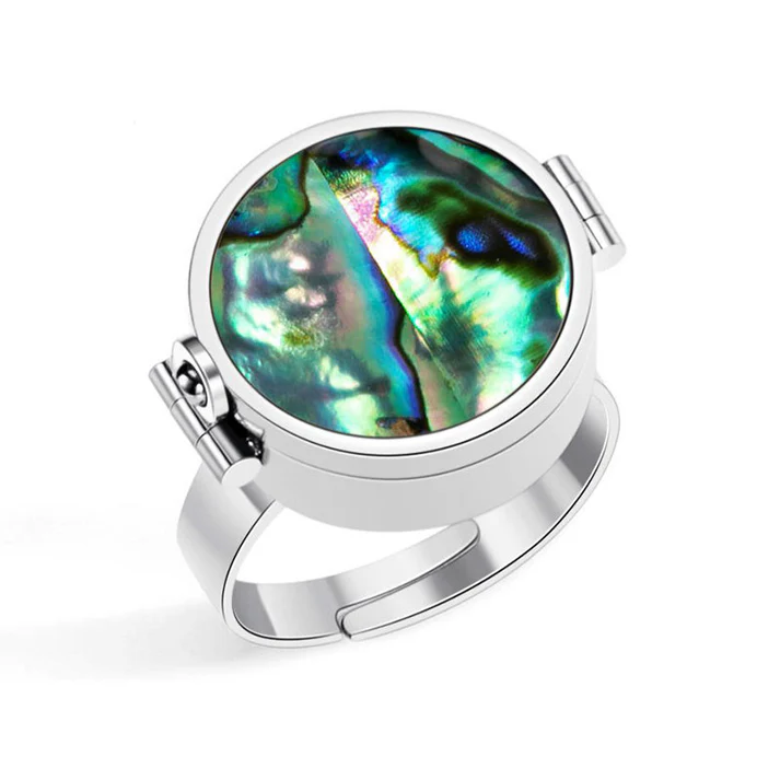 Perlina – Wearable lip balm ring