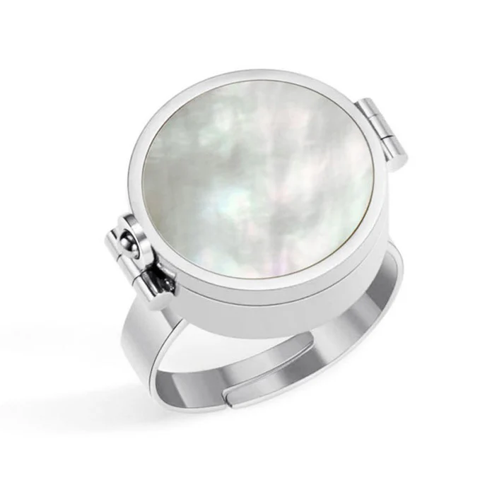 Perlina – Wearable lip balm ring