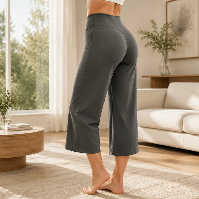 Curveluxe – Rear-Seam Straight-Leg Cropped Pants