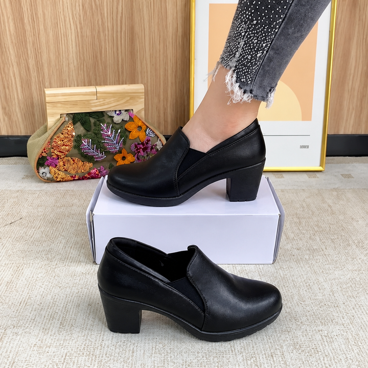 Wearbella – Wide Toe Box Block Heel Pumps