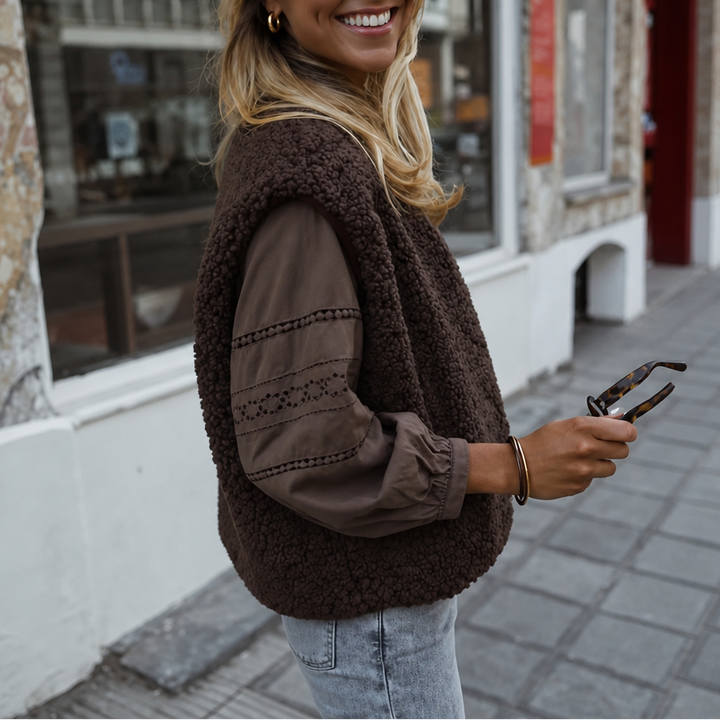 Overra Vest – Sleeveless Boxy Teddy Fleece Vest