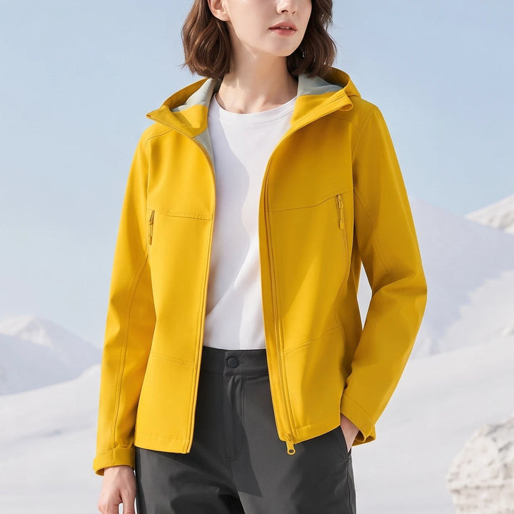 Trailform – Water-Repellent Hooded Softshell Jacket