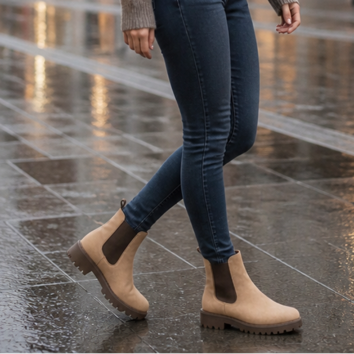Traqora – Wide-Fit Stretch-Panel Chelsea Boots