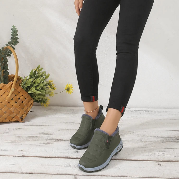 Snowelle – Fleece-Lined Padded Slip-On Ankle Boots