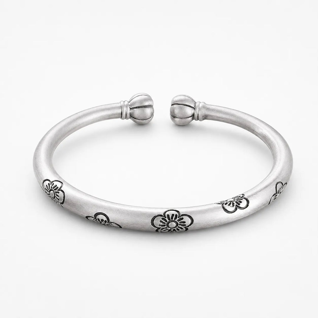 Florelle – Vintage Floral Silver Bangle with Open Cuff