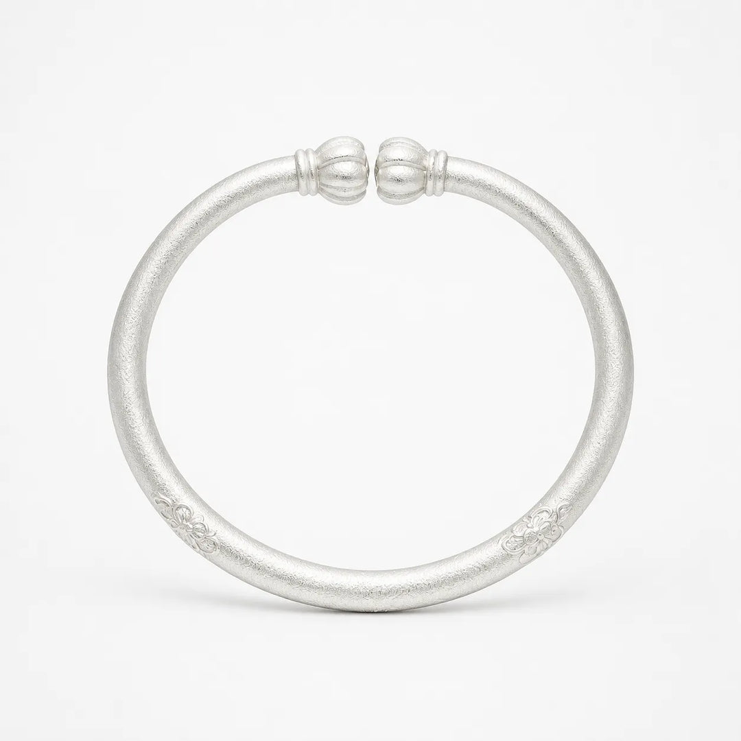 Florelle – Vintage Floral Silver Bangle with Open Cuff