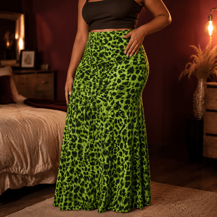 Velora – Women's Curvy-Fit Leopard Print Maxi Skirt Electric Green
